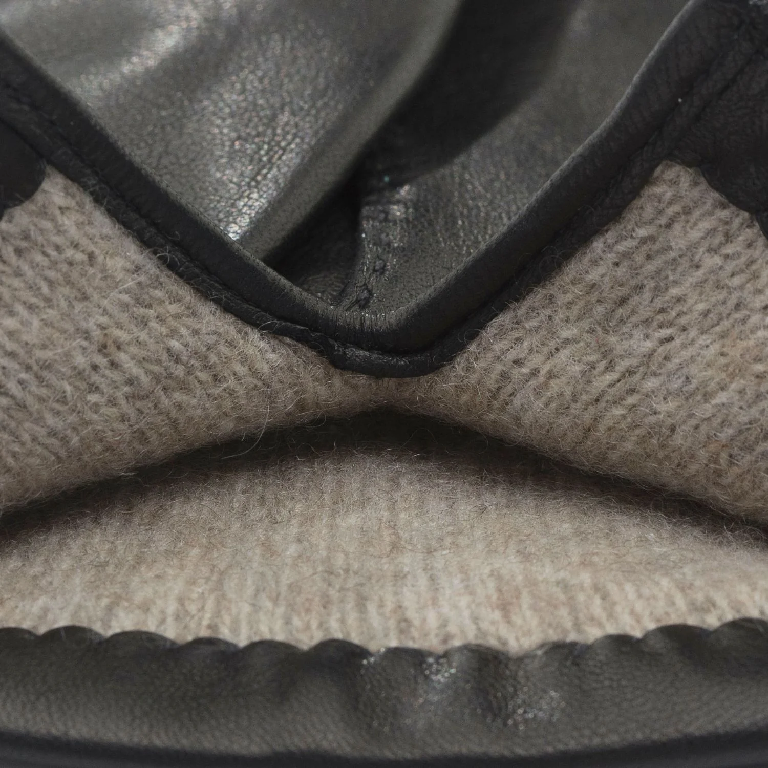 Luxury Black Gents Classic Handsewn Gloves - Image 4